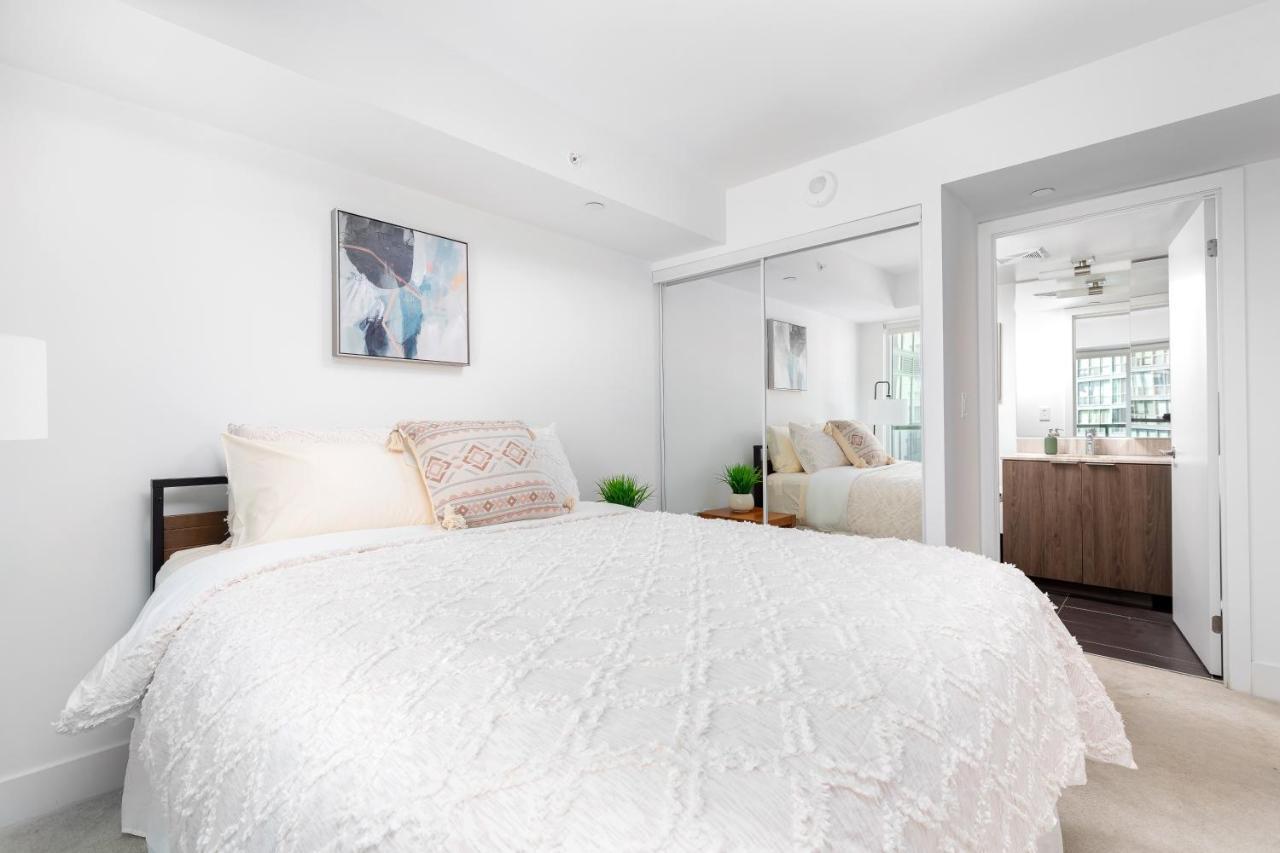 Upscale & Modern 2Bd + Den 2Ba Heart Of Downtown! Apartment Toronto Luaran gambar